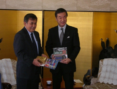 Ambassador Muhamad Noor meets with the Governor of Kanagawa Prefecture, Mr. Matsuzawa