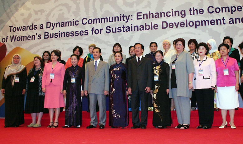 Delegation Leaders with Prime Minister Nguyen Tan Dung, Madam Ha Thi Khiet and Minister for Planning and Investment Vo Hong Phuc.