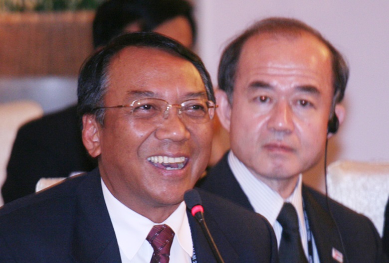 Indonesia Minister of Culture and Tourism Jero Wacik (L) and Japan Vice Minister of Ministry of Land, Infrastructure and Transport Ken Haruta (R)