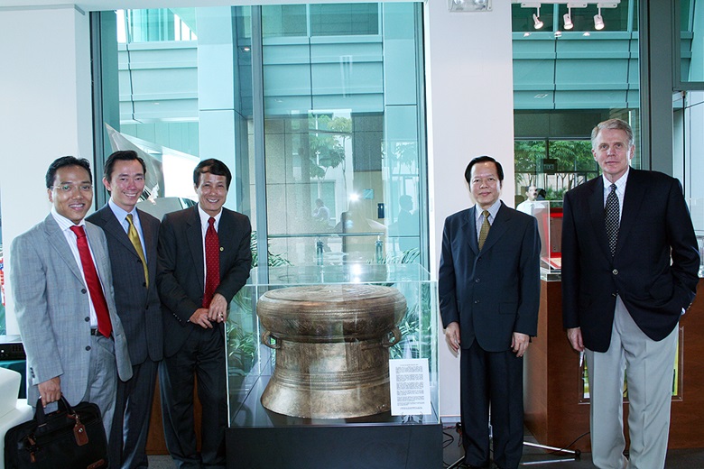 (Left to Right): Mr Nguyen Hoang Long, Amb Pham Sanh Chau, Amb Nguyen Thanh Chau, Amb Tran Trong Toan and Amb Colin S Heseltine