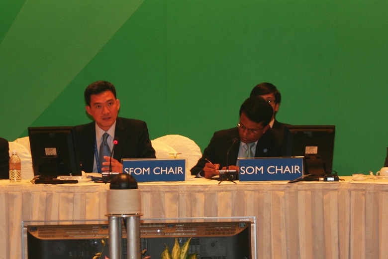 APEC Senior Finance Officials' Meeting Chair, Poon Hong Yuen and Senior Officials' Meeting Chair, Ravi Menon 