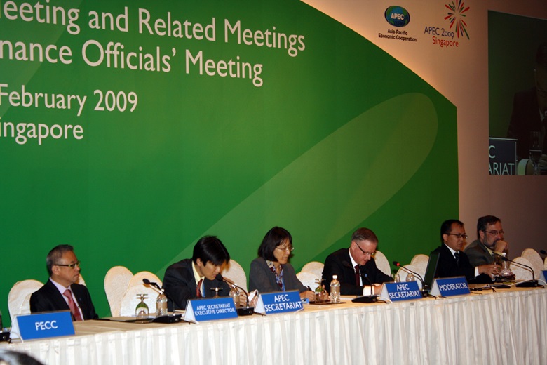 From Left: Representatives of the APEC Secretariat, Amb Michael Tay, Mr Takeshi Komoto, Ms Hiroko Taniguchi; Mr Stephen Payton, APEC Senior Official, New Zealand; Mr Arianto Patunru, Expert; Mr Gordon LaFortune, Expert 