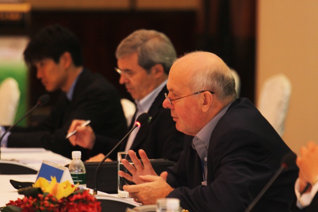 Canadian Senior Official, John Sloan (left) and Prof. Robert Scollay 