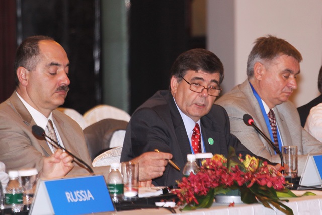 From left: Senior Russian Official for Economics, Grigory Sarishvili; Senior Russian Official, Valery E. Sorokin 