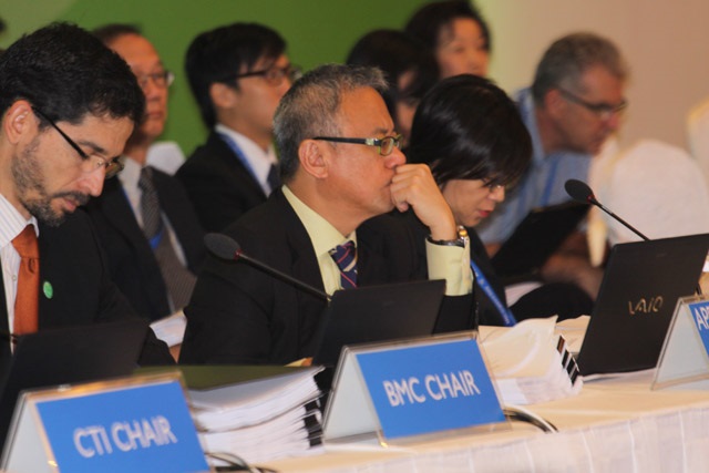 Budget Management Committee Chair, Alberto Gonzales; Executive Director, APEC Secretariat, Michael Tay 