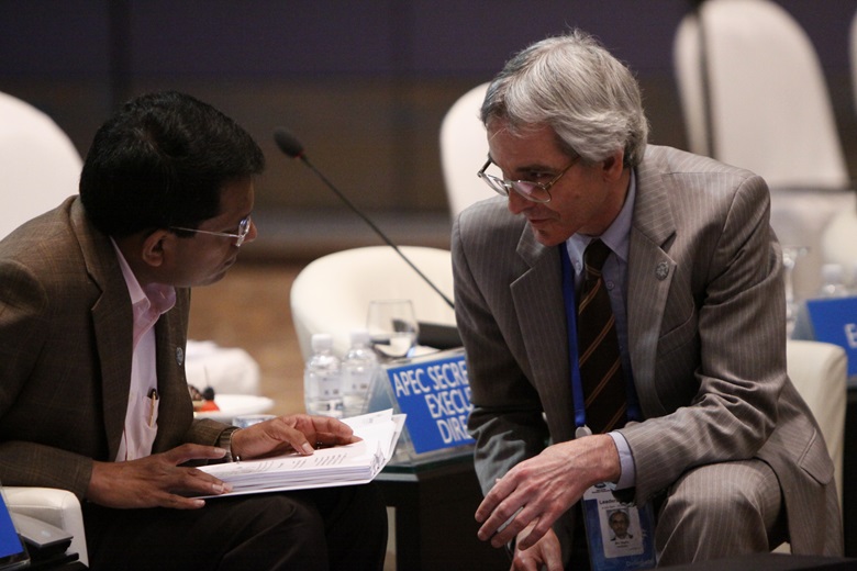Ravi Menon, Senior Officials' Meeting 2009 Chair; Ric Wells, Senior Official, Australia