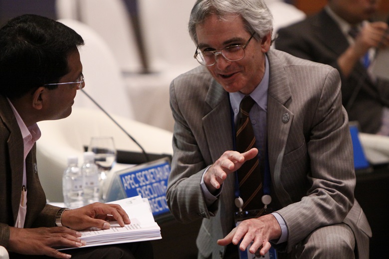 Ravi Menon, Senior Officials' Meeting 2009 Chair; Ric Wells, Senior Official, Australia