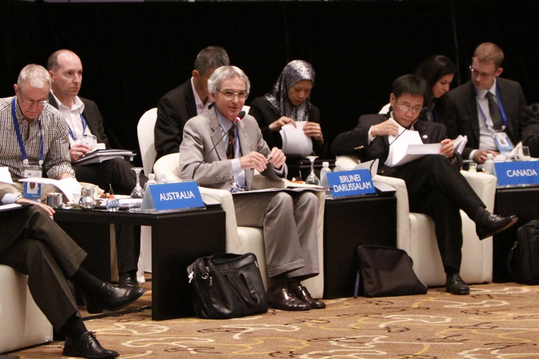 Ric Wells and Dato Paduka Lim Jock Hoi, Senior Officials from Australia and Brunei