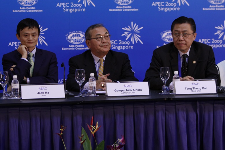 Jack Ma, Alibaba Group; Gempachiro Aihara, Mitsui & Co; Teng Theng Dar, ABAC Chair 2009
