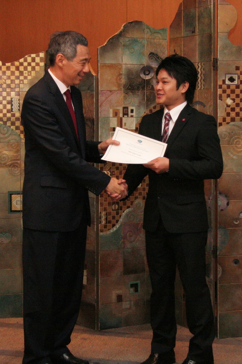 Prime Minister Lee Hsien Loong of Singapore and Indra Surya Susantio, First Runner-Up
