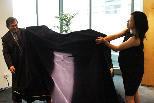 APEC Executive Director, Muhamad Noor and Deputy Secretary of Trade and Chair of APEC 2009 Singapore Organising Committee Koh Li-Net