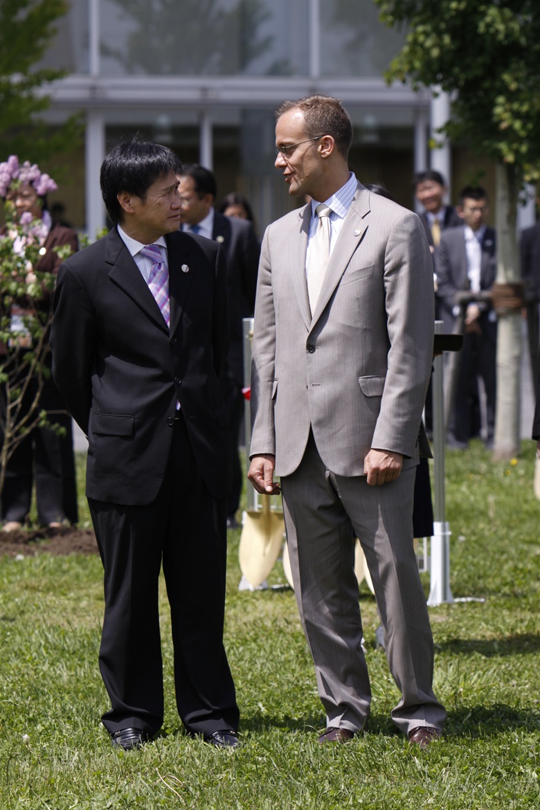 Brunei Darussalam APEC Senior Official, Jock Hoi LIM and Deputy US Trade Representative, Demetrios MARANTIS 