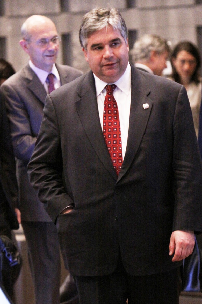 Canada Minister of International Trade, Peter VAN LOAN 