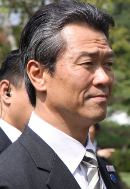 Japan's Sumio Mabuchi, Minister of Land, Infrastructure, Transport and Tourism, - leads delegates to take part in a Japanese tea ceremony