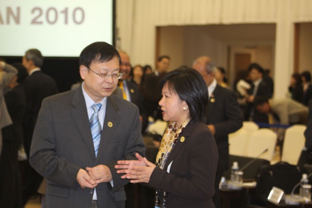 China Senior Official Pang Sen and Chinese Taipei Senior Official Lily Hsu