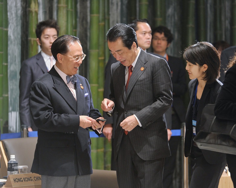 Donald Tsang, Chief Executive of Hong Kong, China (left) and Naoto Kan, Prime Minister of Japan and APEC 2010 Chair (right)