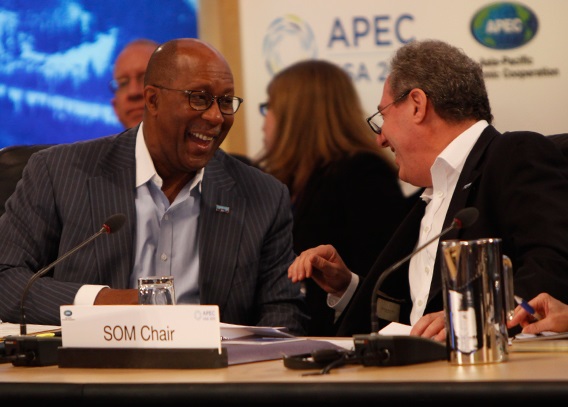 Chair of the APEC Ministers Responsible for Trade Meeting, Amb. Ron Kirk (left) and APEC SOM Chair 2011, Michael Froman (right)