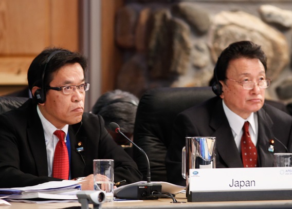 APEC Minister Responsible for Trade: Yoshikatsu Nakayama (right), Japan