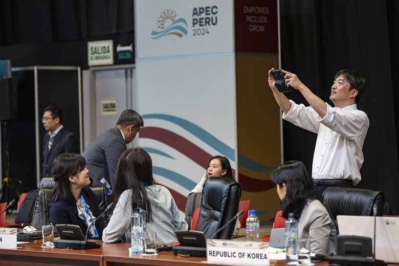 53565551993_3383336e69_k