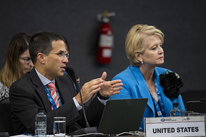 apc_6941_apec_53700864945_o