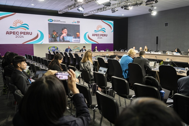 apc_6951_apec_53700640228_o